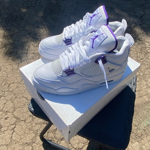 Jordan 4s Metallic purple - Picture 8 of 10